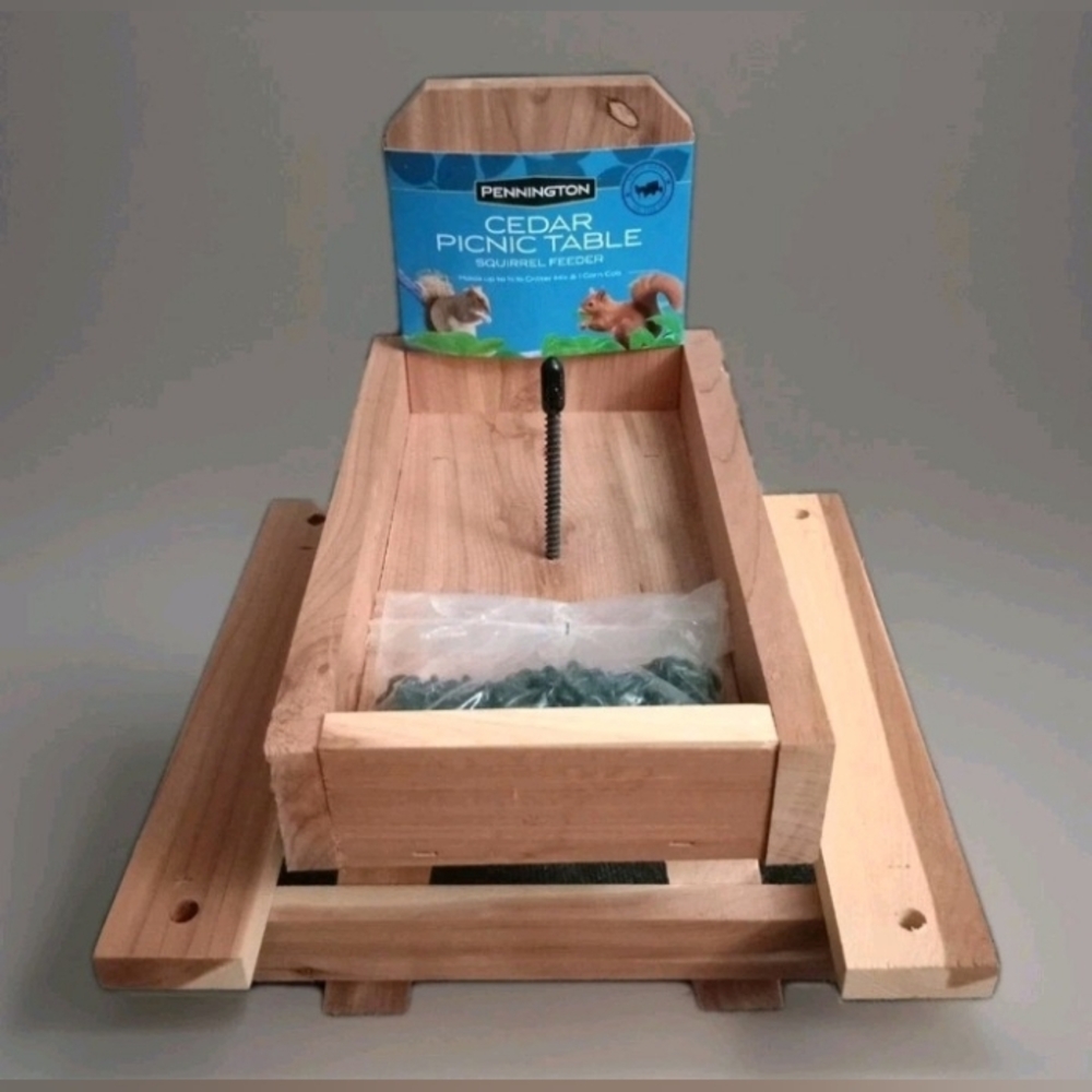 Penningtons Cedar Picnic Table Squirrel Feeder - Natural Wood